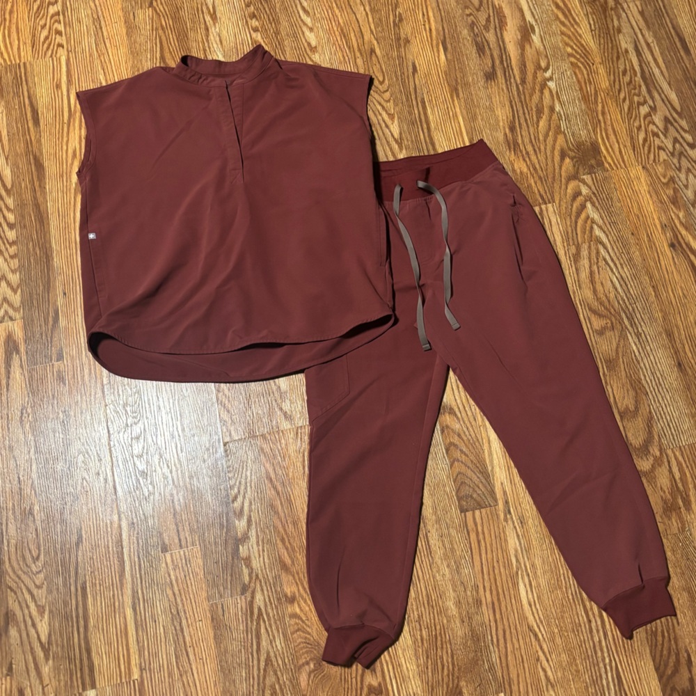 Figs Burgundy scrub set